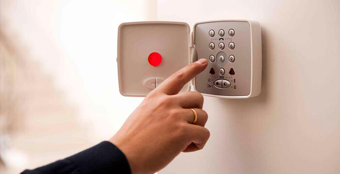 Системы охраны и сигнализации для квартиры от компании Гольфстрим