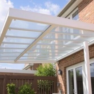 Навесы из поликарбоната: как выбрать без ошибок и не пожалеть